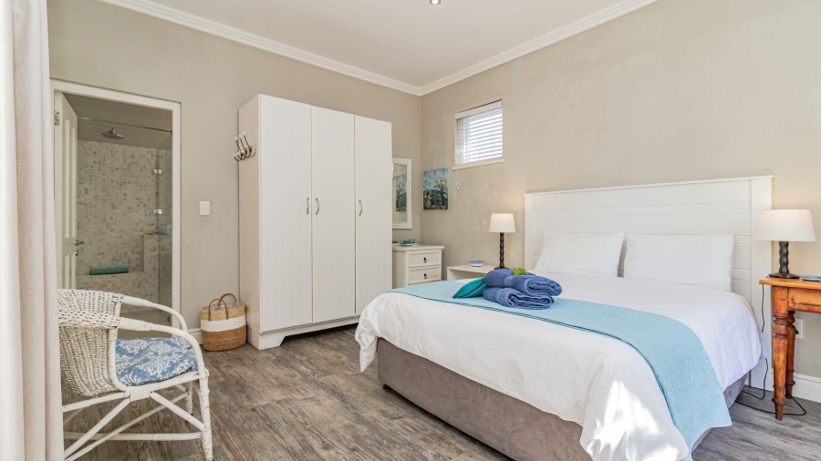 To Let 5 Bedroom Property for Rent in Onrus Western Cape